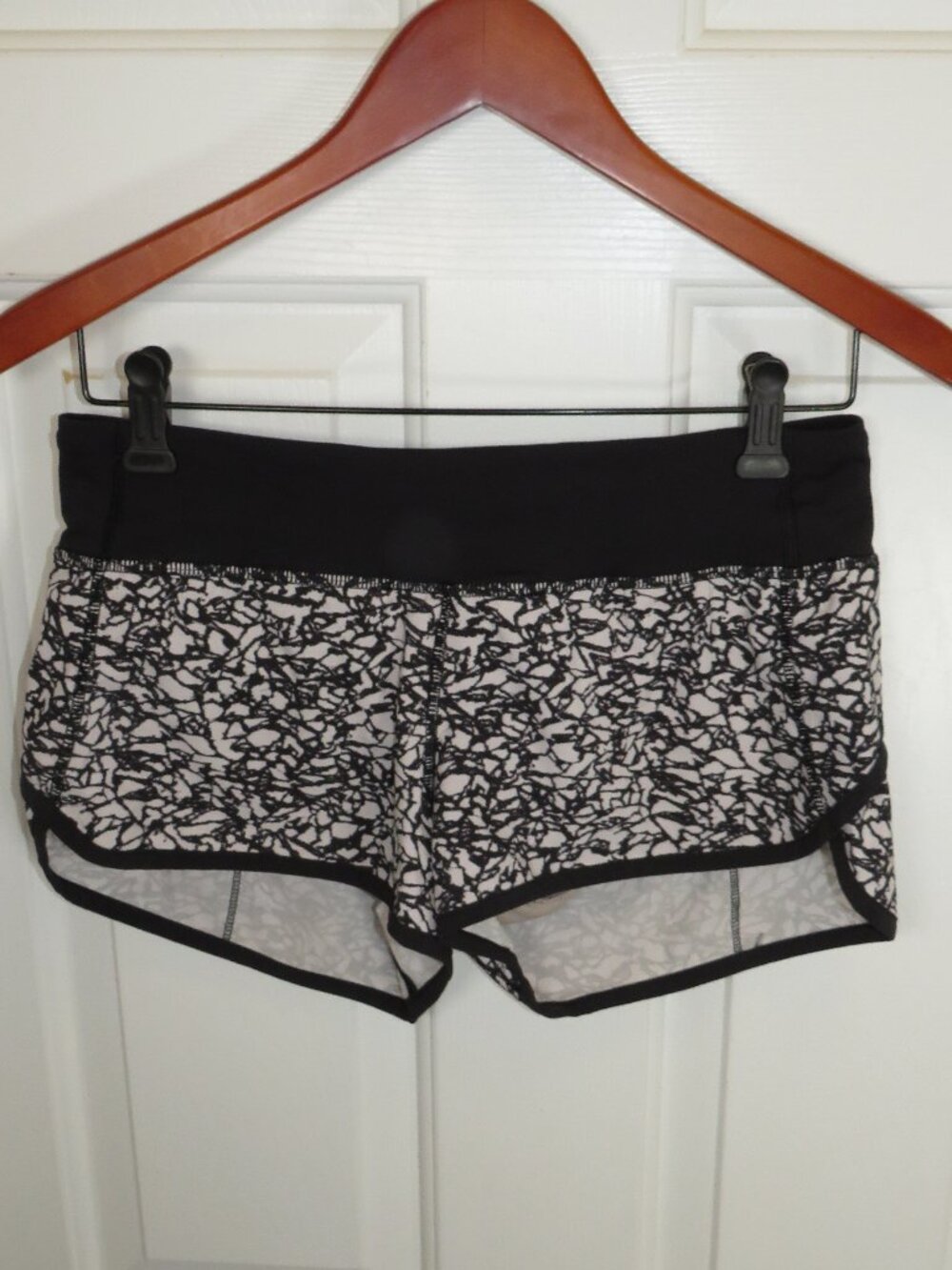 Lululemon Womens Run Speed Shorts Size 4 Ice Breaker White Black 3" Inseam